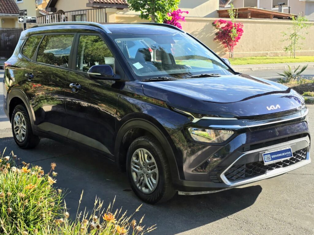KIA CARENS LX 1.5L 6 MT